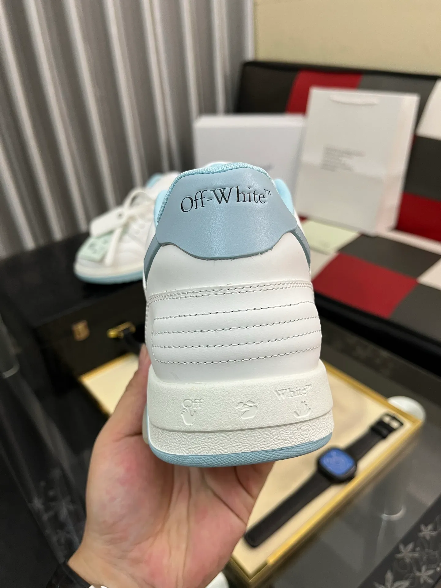 Men's shoes 💰600⌚️⌚️ OFF-White C/O VirGil Abloh fashionable and versatile casual shoes. Exclusive first release of the new model. Made of environmentally friendly cowhide leather and mesh fabric upper material. The insole is embedded with foam cushioning EVA material. The correct midsole is equipped with EVA lightweight cushioning. External tooth nail rubber outsole. The correct accessories can be customized simultaneously. Women's model: 35-40 Men's model: 39-45